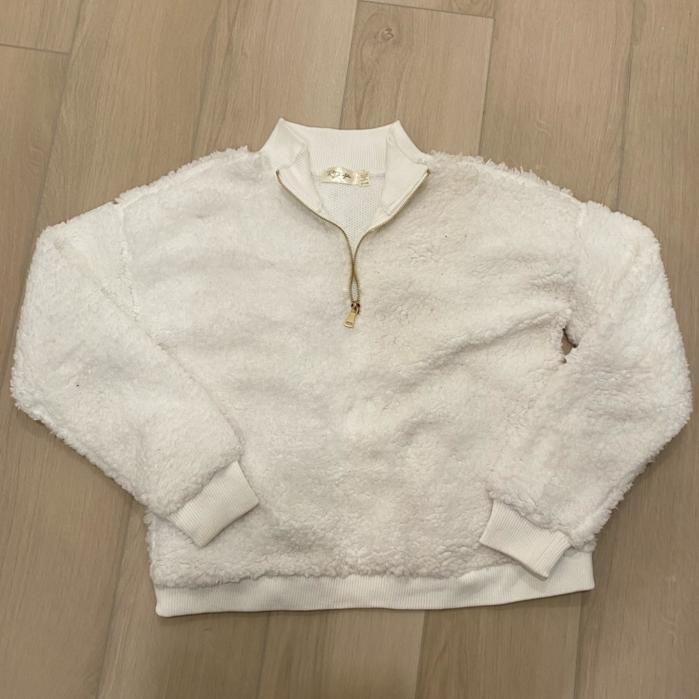White fuzzy Sherpa pullover sweater/sweatshirt with quarter zipper in gold